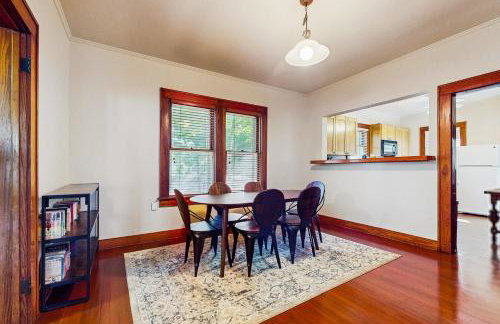 Walkable 1900s Home with Porch in Downtown Buda - Foto 3