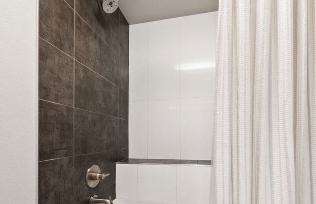 Elegant Oasis - Fireplaces, King Beds, Mtn Views! - Foto 17