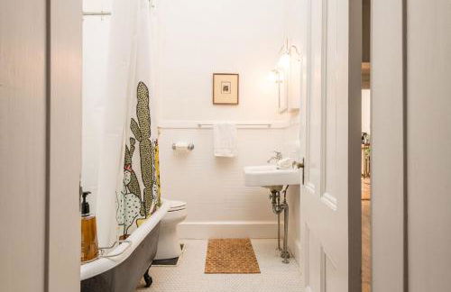 Local Landmark - Gorgeous Historic Home - Foto 24