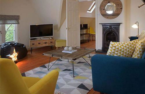 Unique 3 b'room house + free parking /city centre - Photo 6