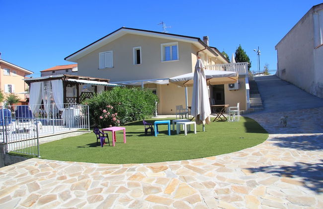 Villa with Salt Water & Heated Pool & Hot Tub near sea - Foto 1