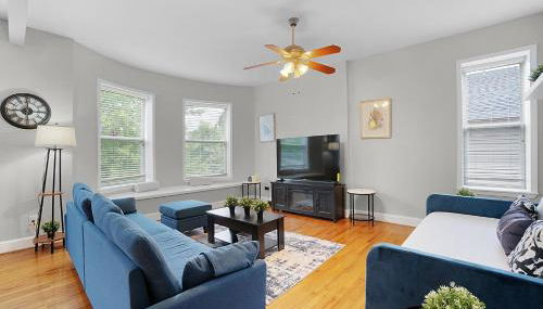 Spacious 3-Bedroom with King Bed & Prime Location - Foto 2