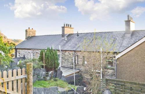 Cosy terrace cottage built into the mountain side. - Foto 6