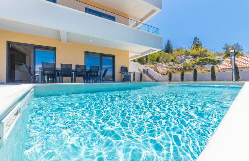 Familiy Villa Navis with heated pool - Photo 27