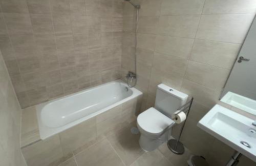 Wonderful, excellent new 4-bed apartment near Málaga with indoor and outdoor swimmimg pools, gym and sauna facilities - Photo 12