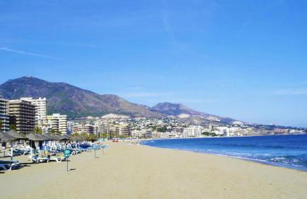 Villa with a big garden and heated pool - Photo 48