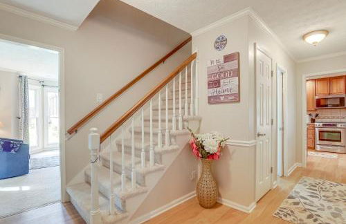 6 Mi to Stone Mountain Park Home with Deck! - Foto 16