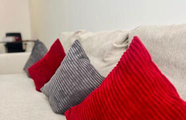 Neuwertiges Apartment mit schnellem WLAN, Netflix, Glasfaser, Kostenlose Privatparkplatz auch für Transporter geeignet R20 - Foto 1