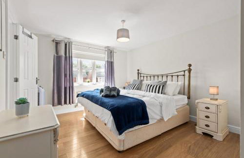 Polmont Haven: Spacious 4- Bedroom Retreat - Foto 5