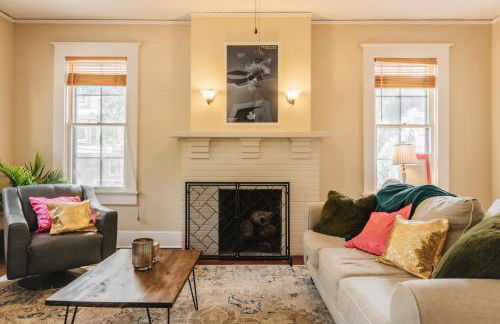 Holiday Group Winter Retreat at 4BR Victorian Home in UT Campus& Downtown - Foto 11