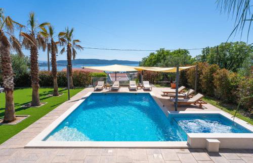 Seaview Villa Stanka with Pool and attached Jacuzzi - Photo 7