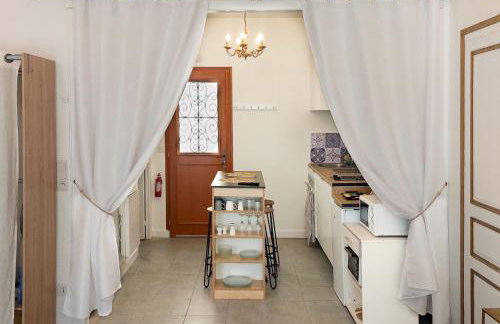 Le Petit Versailles - Face gare - Wifi - Baignoire - Foto 12