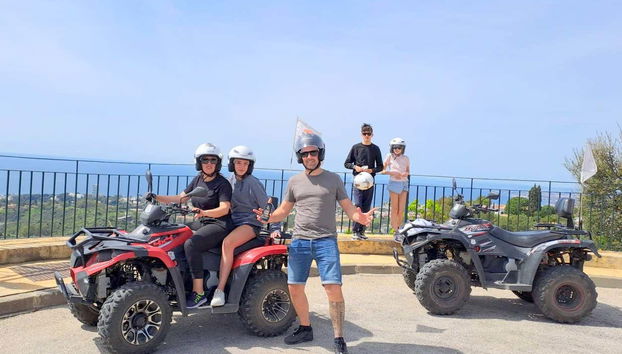 Arrêt à un point de vue pour contempler la Costa del Sol