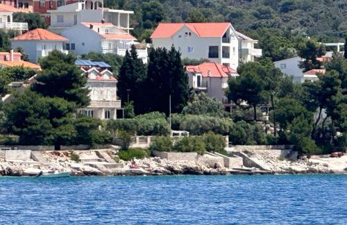 Luxury Seaside Villa with a classic Mediterranean Olive Garden, a fully equipped Professional Kitchen, Pool, Sauna, Padle Boards and Canoe - Miolin Beach House - Photo 72