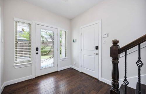 Resort vibe with Pool and Hot tub Downtown skyline views - Photo 41