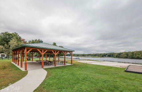 Evergreen Escape Hot Tub Firepit Resort Pool - Foto 57