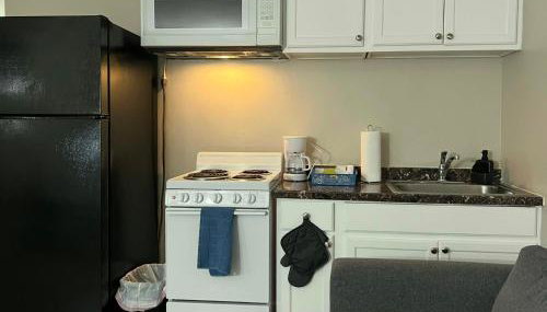 NoHo Cozy Cove - Photo 2