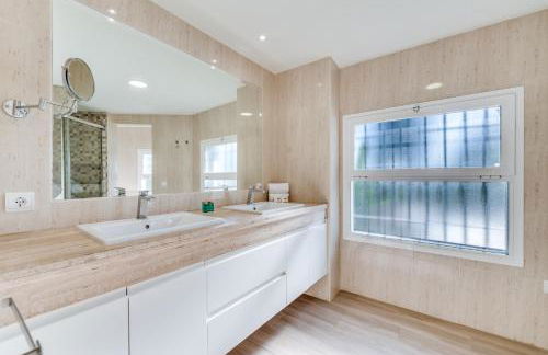 VACATION MARBELLA I Villa Azahar Retreat, Paradise for Golfers, Private Heated Pool, Close to the Best Beaches and High-end Restaurants - Photo 50