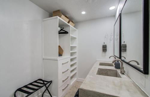 Rustic Modern Escape - 4BD-2BA with Pool & Patio - Foto 18