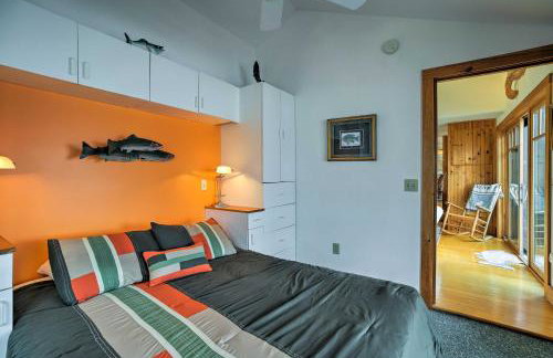 Lake Champlain Cottage with Private Deck and Fire Pit! - Foto 13