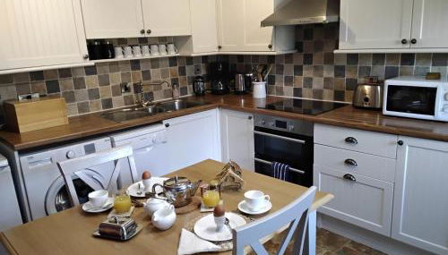 Top Floor at Cantref House - Photo 2