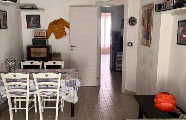 Grand F2 60mq centre Antibes, proche plages, commerces, 2 balcons, parking, train, bus, deco vintage, pet friendly - Foto 23