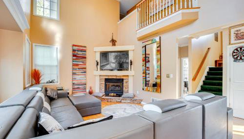 Theater and Game Room at Trenton Area Home - Foto 4