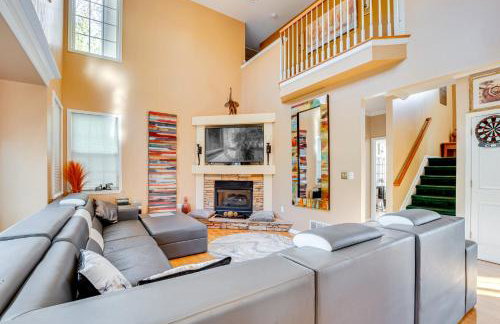 Theater and Game Room at Trenton Area Home - Foto 4