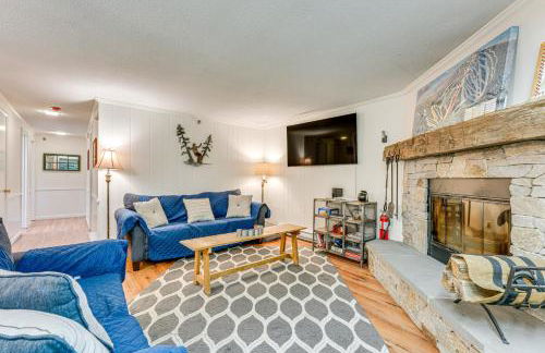 Renovated Ski-InandSki-Out Peru Condo at Bromley Mtn - Foto 5