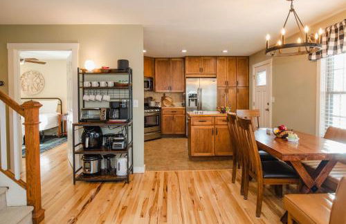 1 Mi to Dtwn Black Mountain Home with Patio and Yard - Foto 7