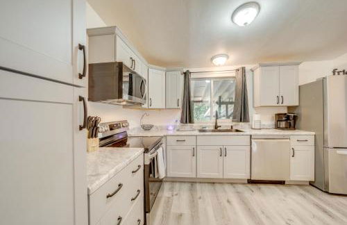 Snowy Peak Views and Cozy Game Nights Pine Home - Foto 2