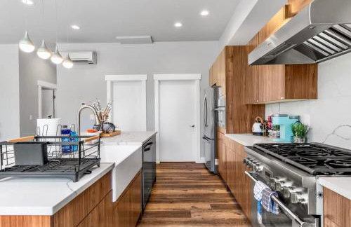 Modern Fortress w with 4 Decks AC in all rooms Gym - Foto 12