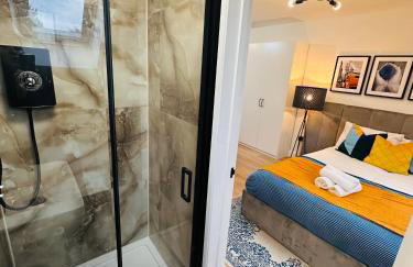 Luxury Self-Contained Studio Apartment near QE Hospital R1 - Photo 2