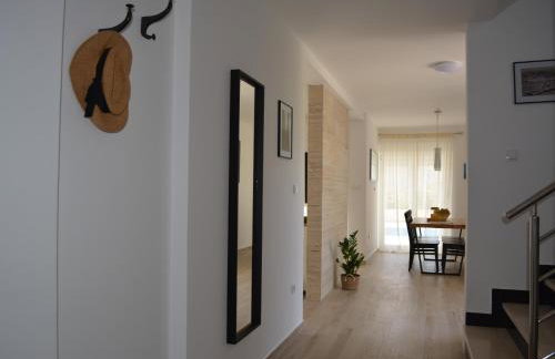 Villa Antea - modern house with pool - Foto 25