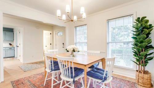 Stylish New 3BR 2.5BA Fire Pit Fence yard - Foto 3