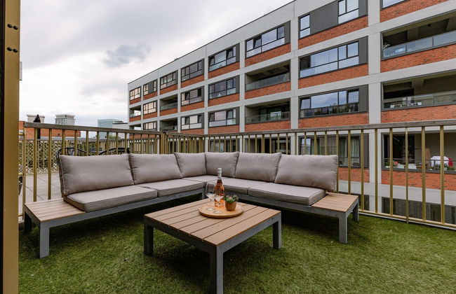 Modern Apartment With Large Terrace - Photo 31