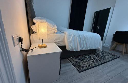 Cosy Six Bedroom House in Bedford Town - Foto 33