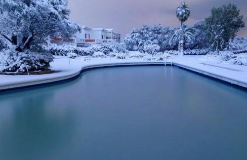 Architect designed house with pool and private beach - Photo 31