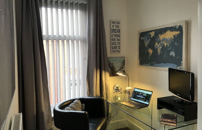 Bright Spacious 3-bed With Office & Patio, Preston - Foto 43