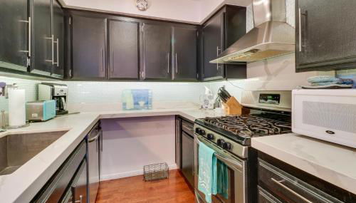 Granada Hills Condo with Community Pool and Workspace - Foto 2