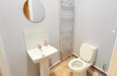 Stylish Studio flat 4,ensuite,Kitchennete,Parking,Wifi,Smart TV,Nr Sandwell and Metropolitan Hospital - Foto 10