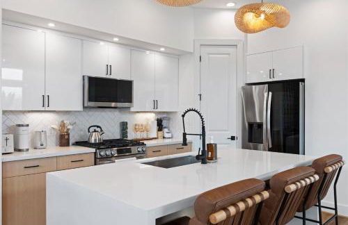 2 Luxury Homes in 1 - Walk to Nightlife & Stadiums - Foto 15