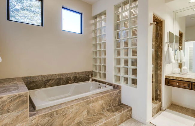 Casa Buenaluxurious Retreat w/2 Masters & Views! - Photo 12