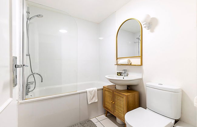 Charming Two-Bedroom Flat in West Hampstead - Photo 32