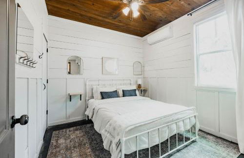 The Roost Farmhaus on 20 acres, hill country view, firepit, swimming hole - Photo 9