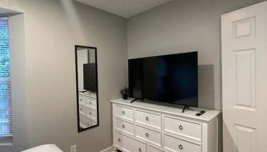 Aksarben Modern 1Bed ground level with parking - Photo 3