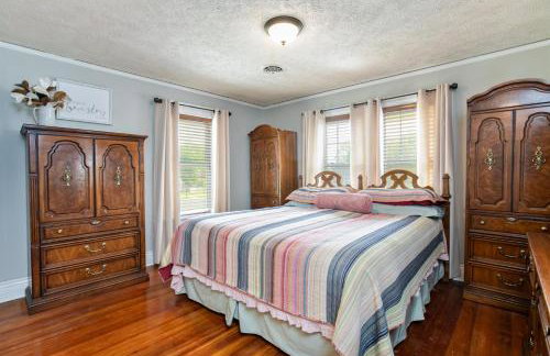 Spacious 4-Bedroom Home 1 Mi to ND Stadium! - Photo 5