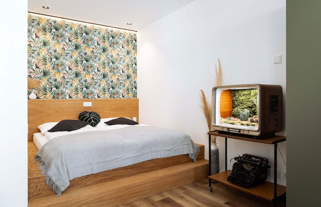 Urban Jungle Apartments - Photo 12