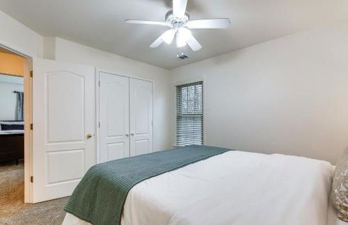 Modern Stone Mountain Home with Spacious Deck, Grill - Foto 20