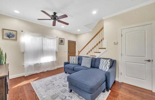 Cozy 2B Townhouse King Bed Free Parking TV in BRs - Foto 10